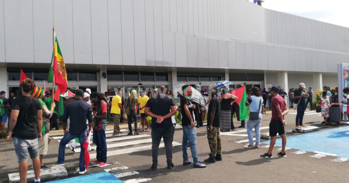     GBH dénonce fermement les blocages de ses hypermarchés en Martinique

