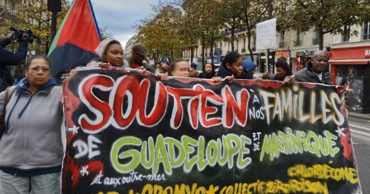     À Paris, une manifestation pour dénoncer l'empoisonnement des Antilles par le chlordécone

