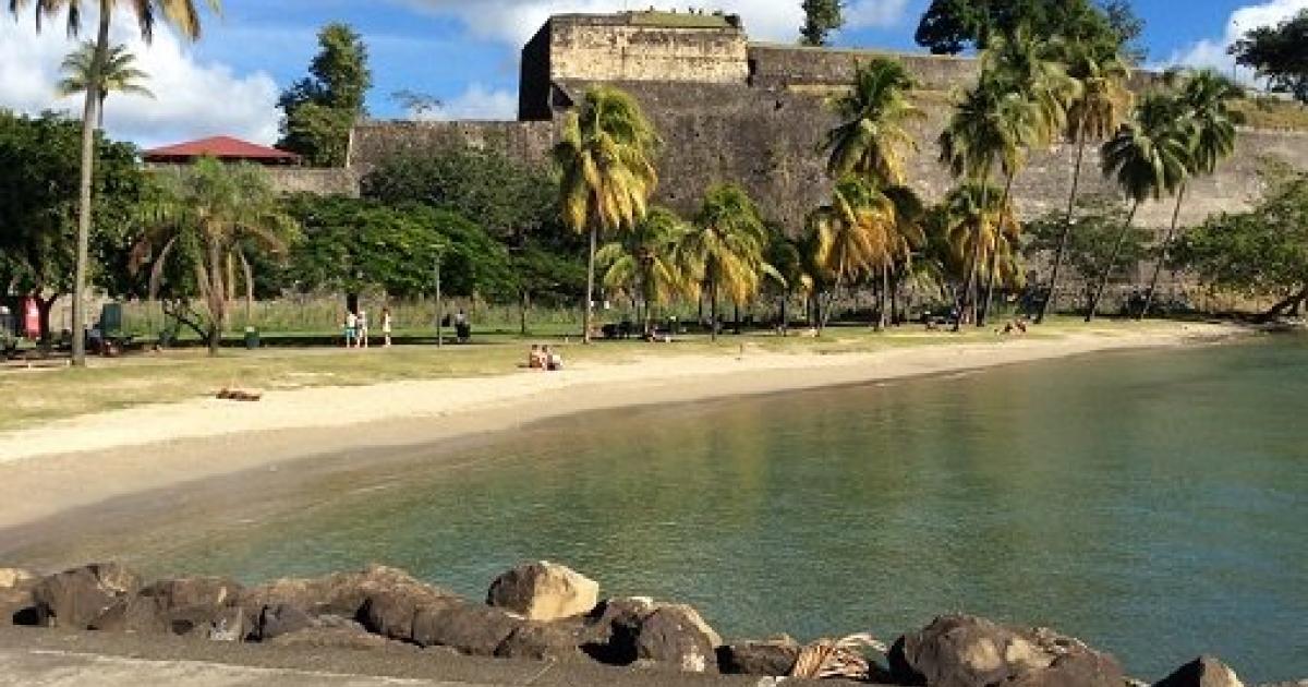     Baignade interdite sur la plage de la Française à Fort-de-France

