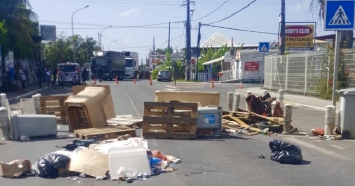     Le blocage se poursuit à Mare-Gaillard

