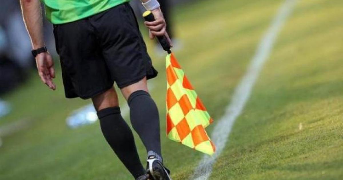     Les arbitres déposent le sifflet pendant trois semaines

