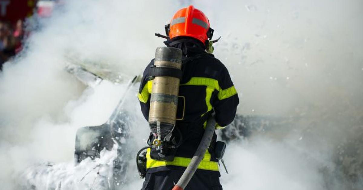     Un véhicule en feu à Capesterre-Belle-Eau

