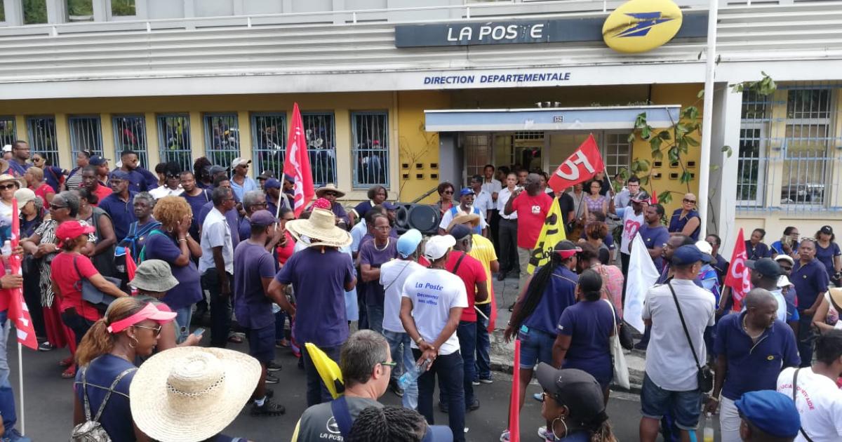     Conflit de la Poste : 250 grévistes dans la rue

