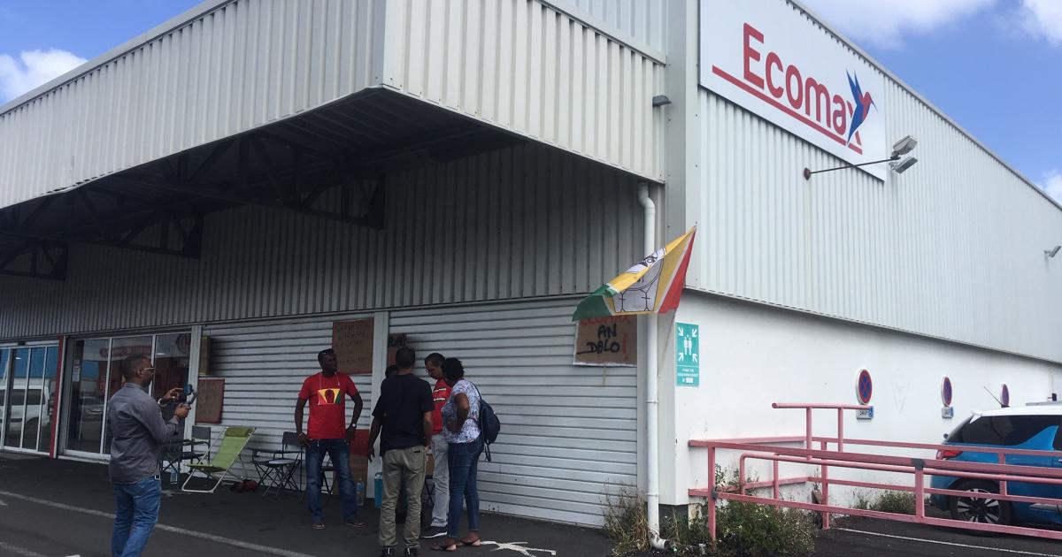     Les salariés d'Ecomax sont en grève en Guadeloupe

