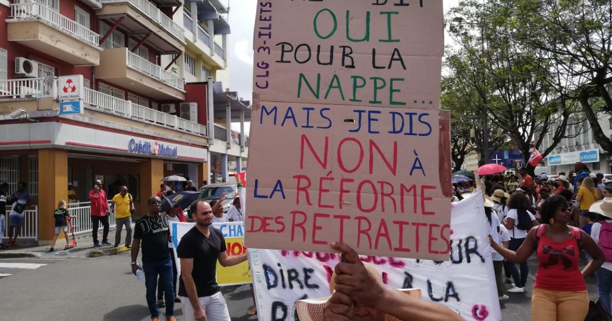     Environ 1 500 personnes dans les rues de Fort-de-France afin de protester contre la réforme des retraites

