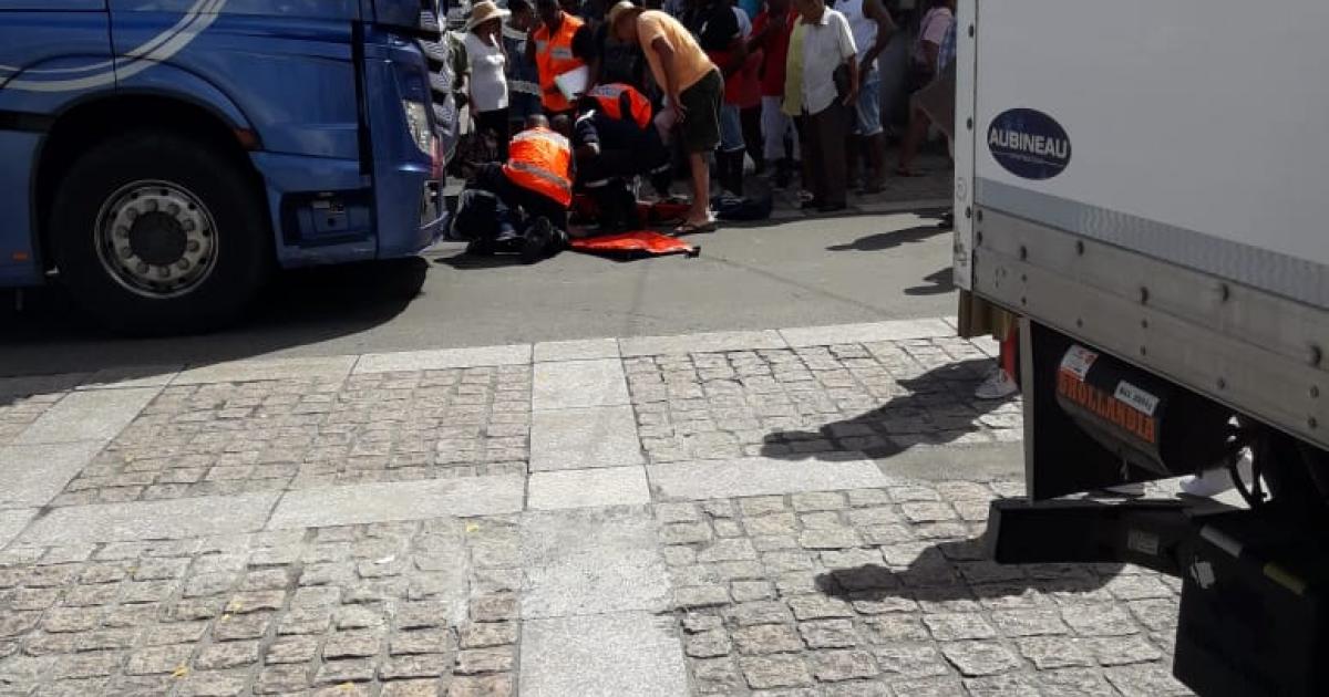     Un camion blesse gravement un octogénaire

