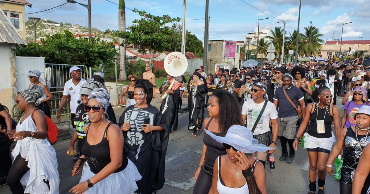     Mercredi des cendres : les carnavaliers s'échauffent en attendant Vaval

