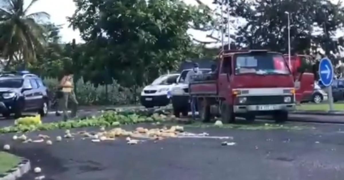     Les agriculteurs manifestent après l'annonce de la fermeture des marchés

