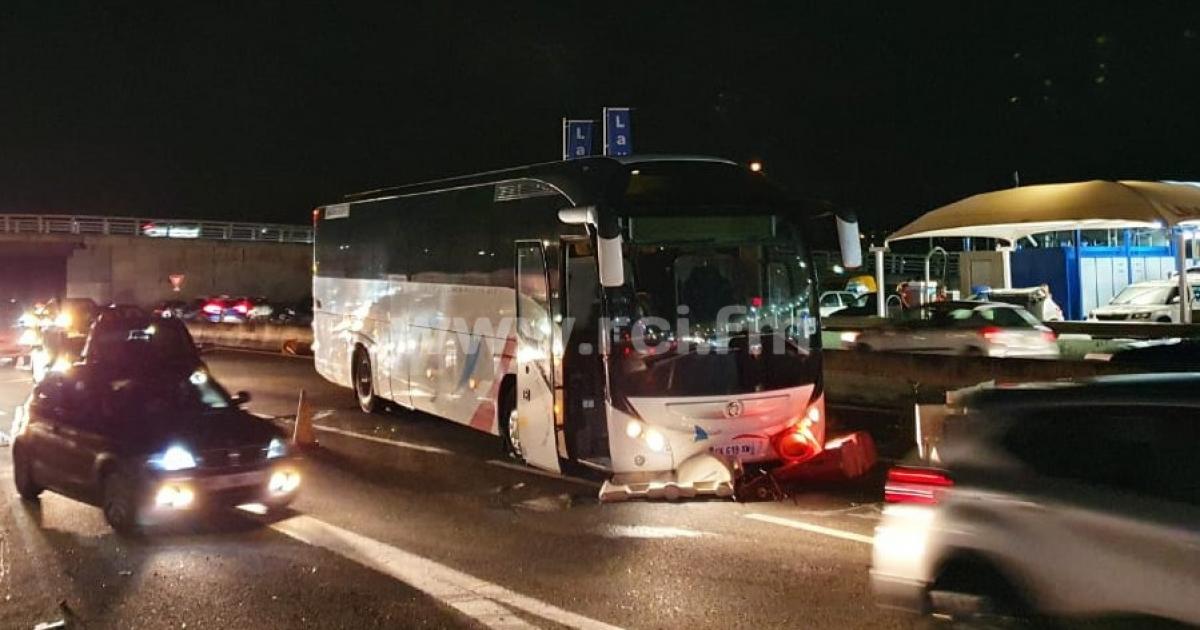     Bus dégradé par les militants sur l'autoroute : le transporteur porte plainte

