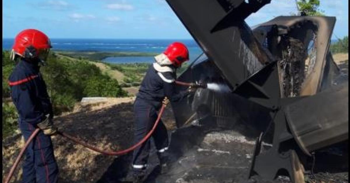     Un début d'incendie sur une éolienne provoque un feu de broussaille

