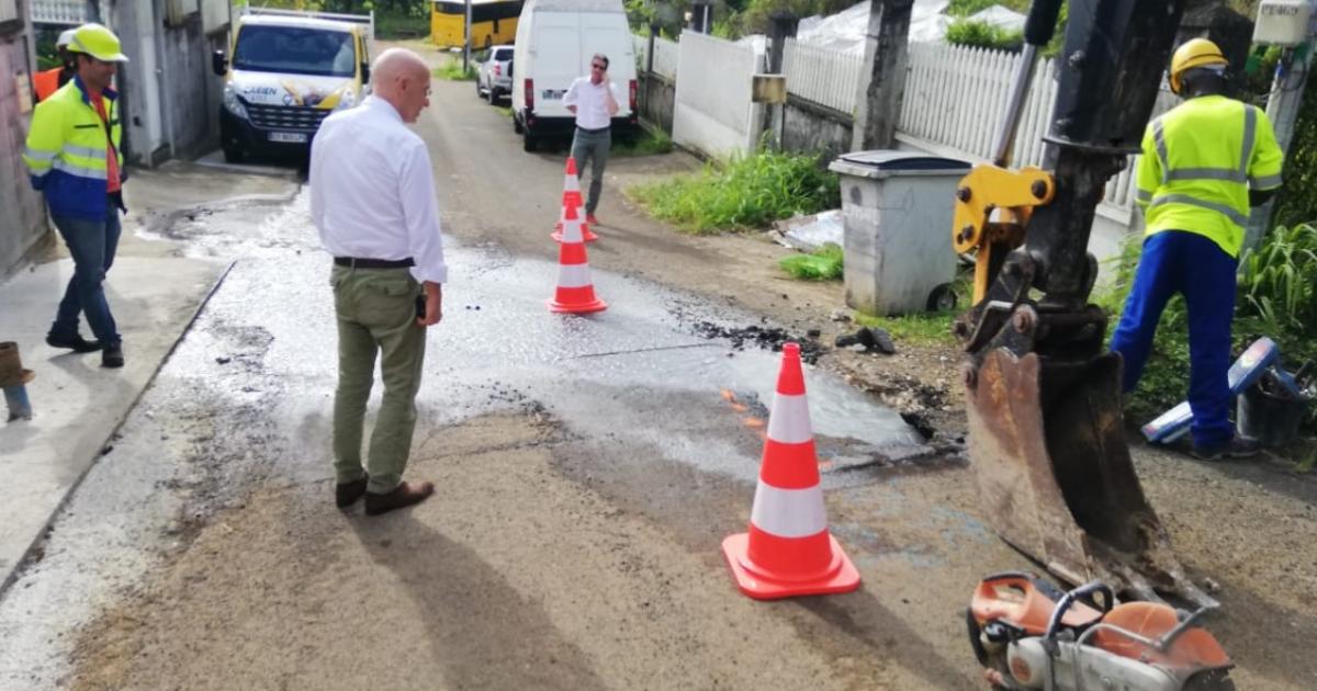     Début des réparations des fuites d'eau sous l'oeil du Préfet 

