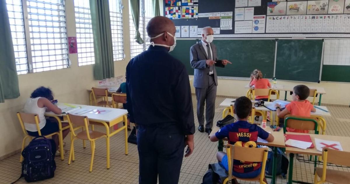     Le Recteur se rend dans une des écoles d'accueil au Lamentin 

