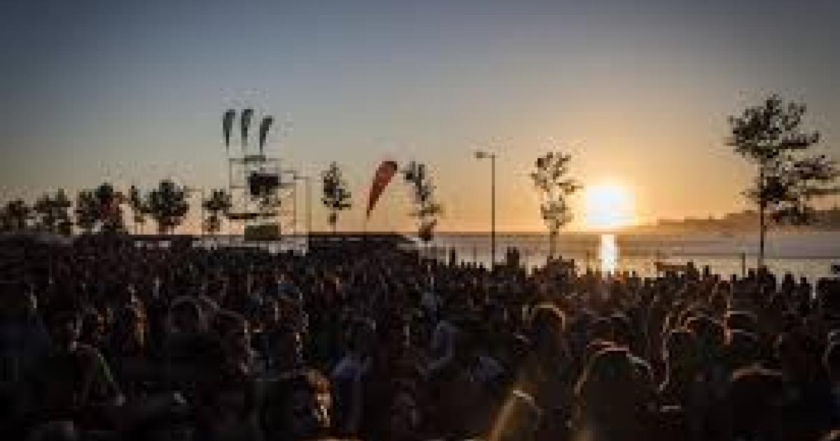     En pleine épidémie, une beach party à Port-Louis fait polémique 

