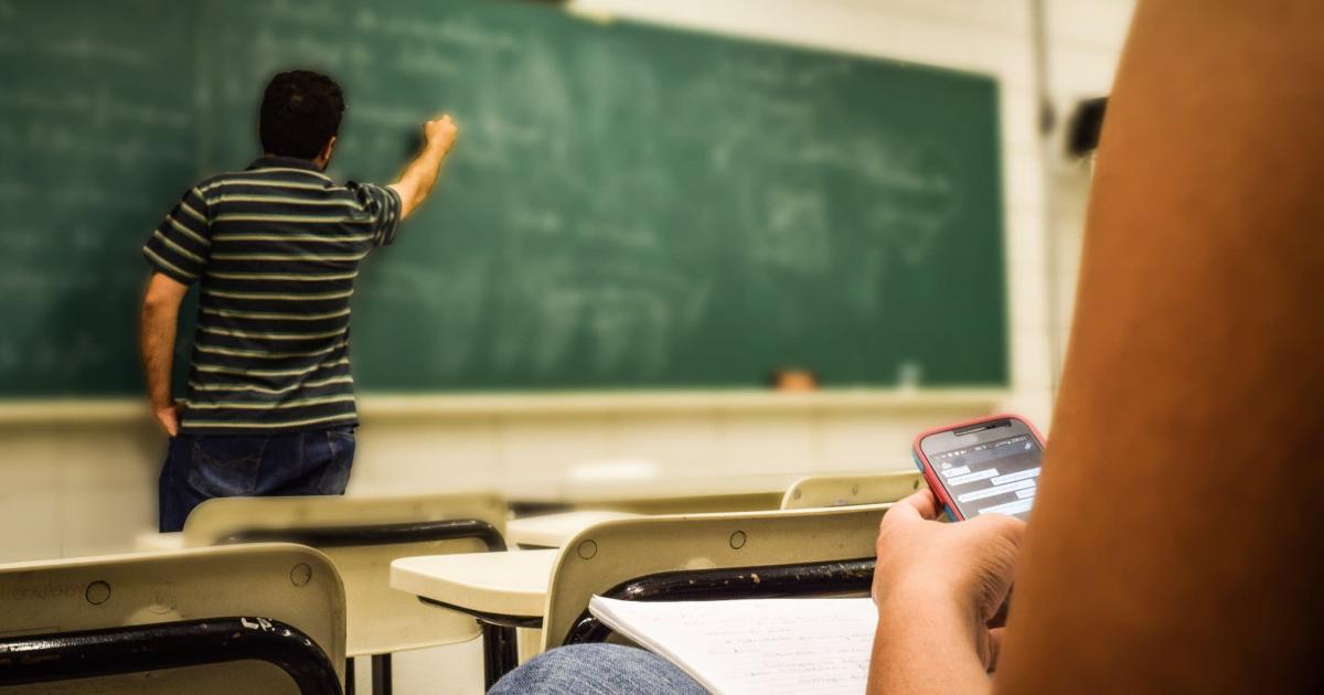     Trois jeunes lycéens interpellés pour avoir frappé un professeur 

