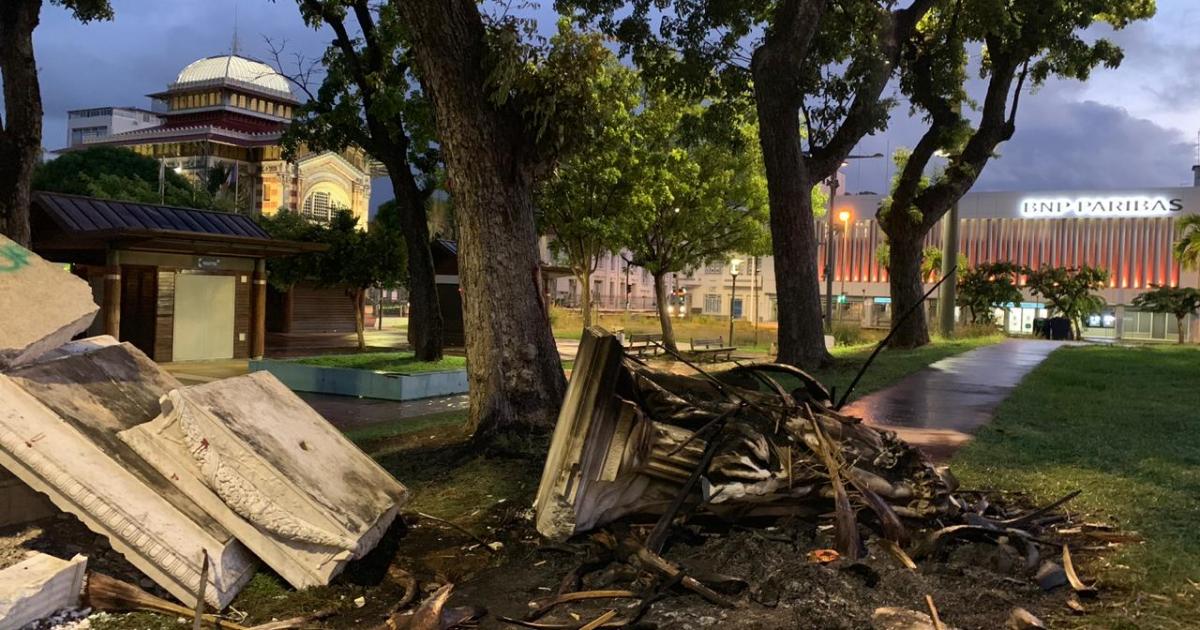     Deux militantes convoquées par les forces de l'ordre pour des destructions de statues

