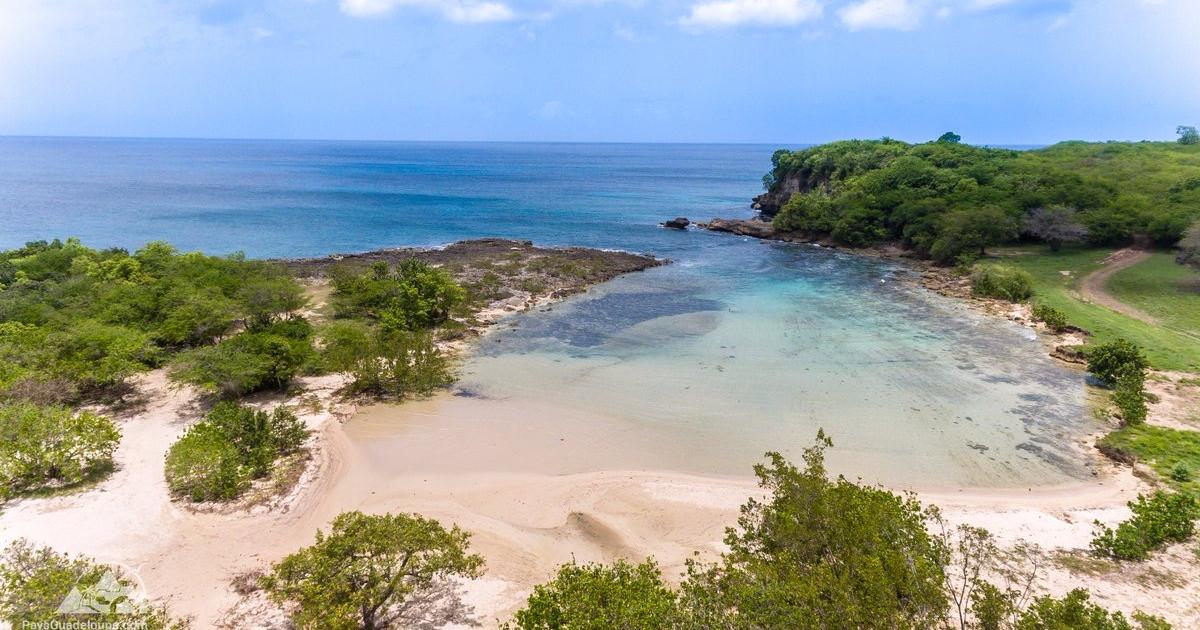     L'Anse Colas, un coin de paradis entre terre et mer

