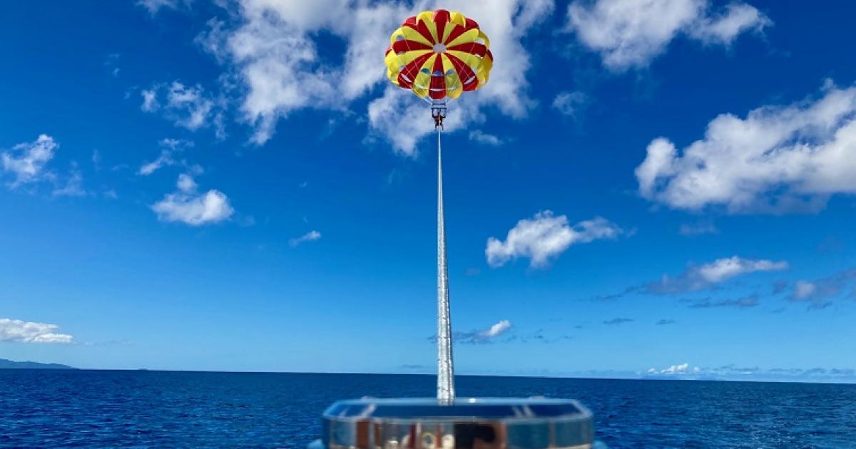     Le parachute ascensionnel, nouvelle activité contemplative à Port-Louis

