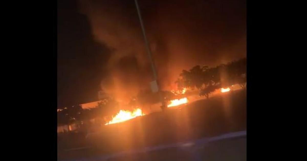     Des abris à caddies brûlés à Carrefour Dillon et un feu de voiture sur le parking d'Océanis au Robert

