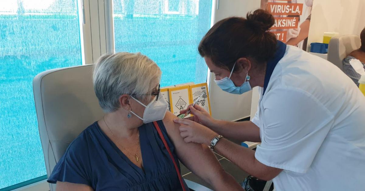     La campagne de vaccination a officiellement débuté en Guadeloupe

