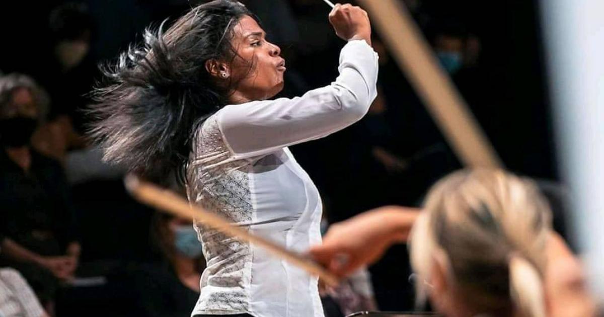     [VIDEO] Glass Marcano devient la première femme noire cheffe d'orchestre symphonique en France

