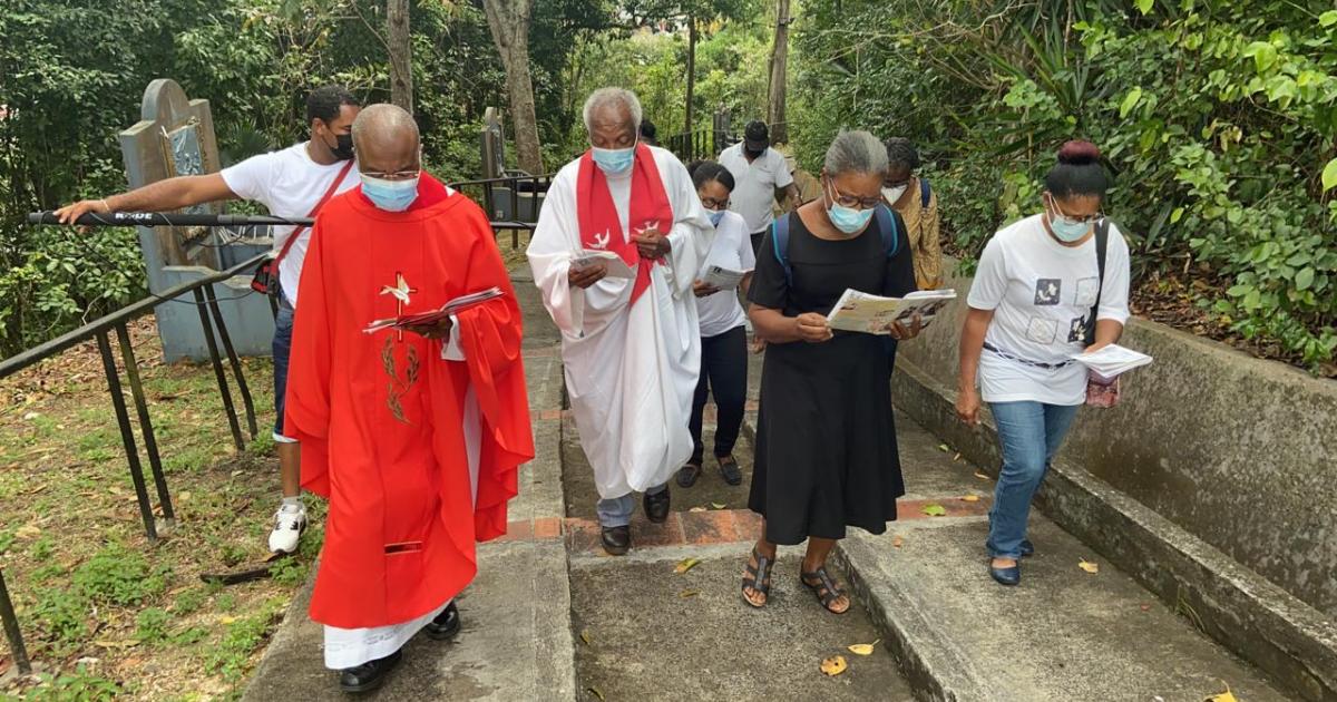     Revivez le chemin de croix à huis-clos du Morne Calvaire 

