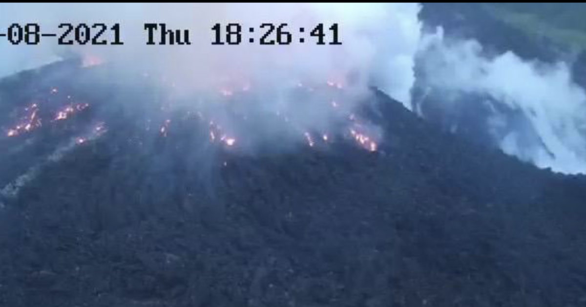     [VIDEO] Saint-Vincent : l'éruption explosive de la Soufrière pourrait avoir lieu dans les prochaines heures

