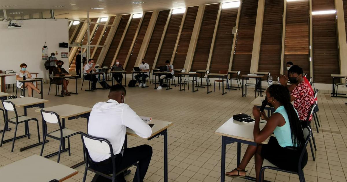     Les lycéens actent leur retour en classe dès demain

