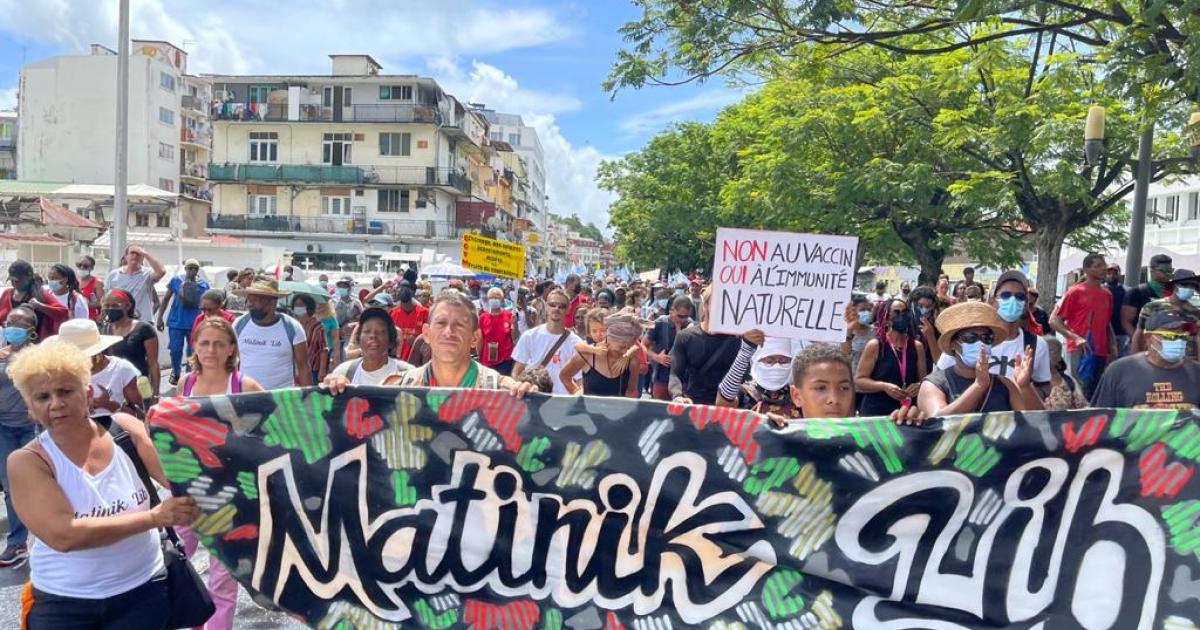     Covid-19 : le collectif Matinik Lib manifeste contre les restrictions sanitaires

