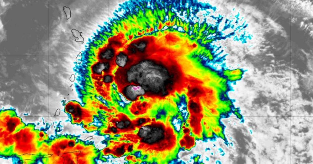     La forte tempête tropicale Elsa provoque des fortes pluies et des vents violents

