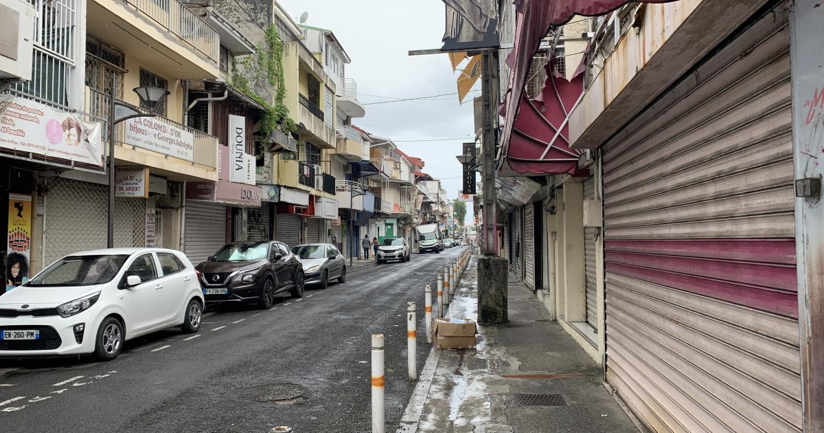     Règle des 5km, commerces fermés... Première journée de confinement renforcé en Guadeloupe

