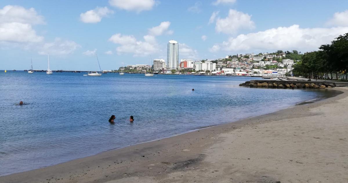     Confinement et bain de mer sous ordonnance

