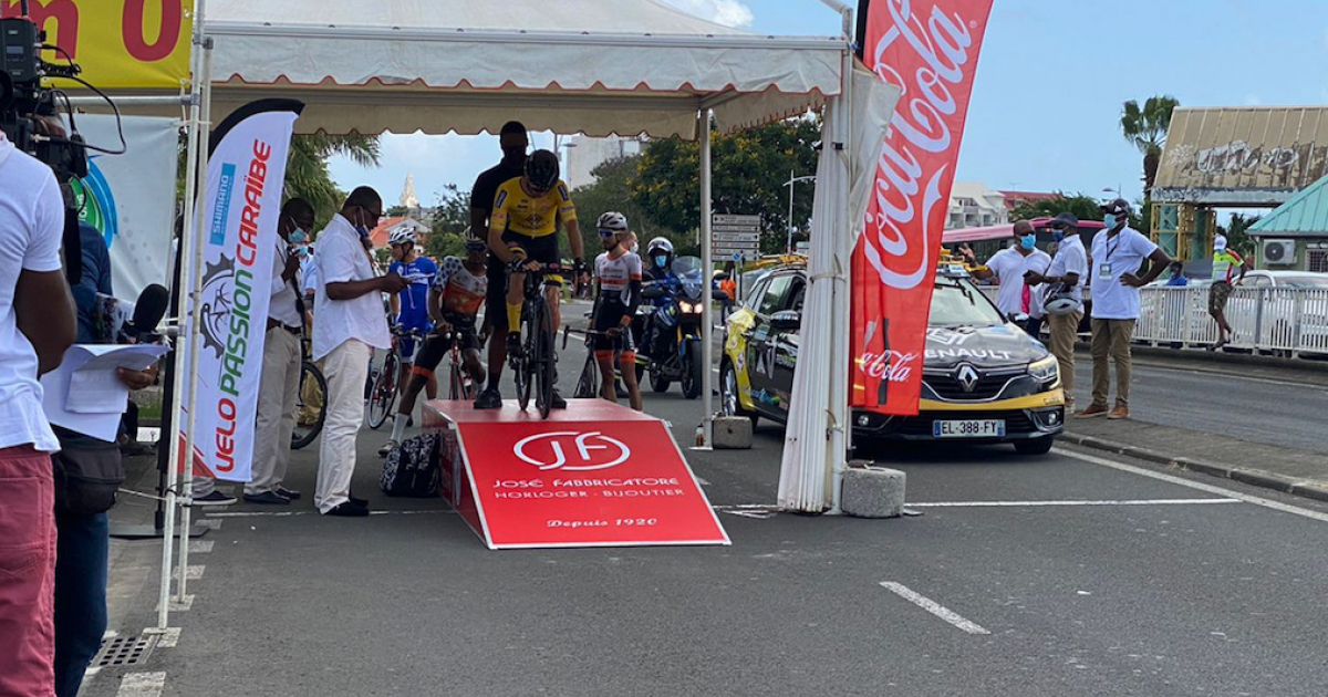     Mickaël Guichard remporte le prologue ! Revivez le contre-la-montre, minute par minute

