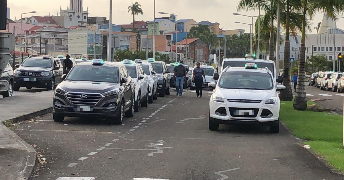     Les artisans taxis en opération molokoy sur l'autoroute

