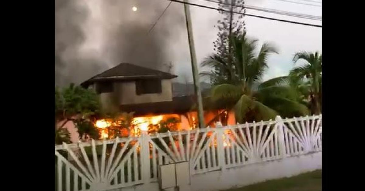     Un sexagénaire en garde à vue après l'incendie de sa maison au Lamentin

