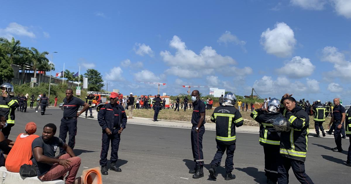     Grève générale : le récit du blocage du giratoire de Perrin 

