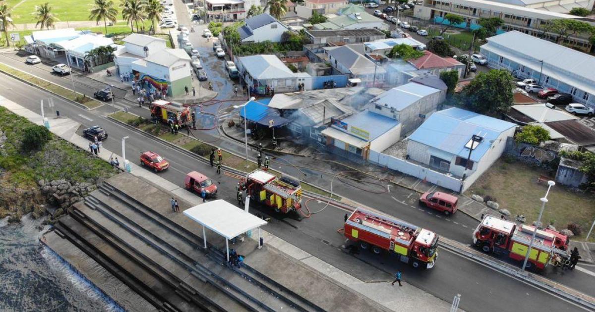     Incendie d'un restaurant sur le front de mer du Moule 

