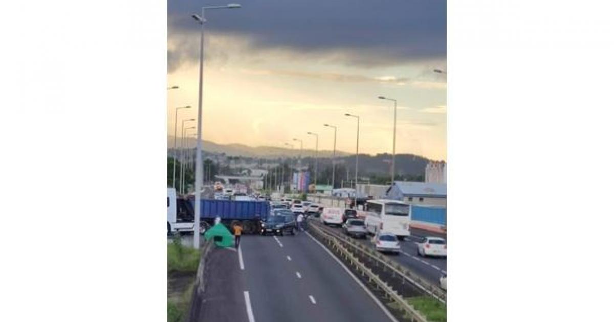     Plusieurs barrages sur les routes de Martinique ce mercredi matin

