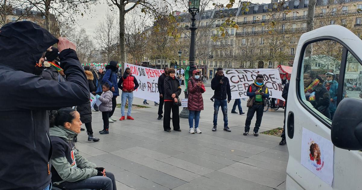     Une marche organisée à Paris en soutien aux mouvements sociaux des Antilles et de la Nouvelle-Calédonie

