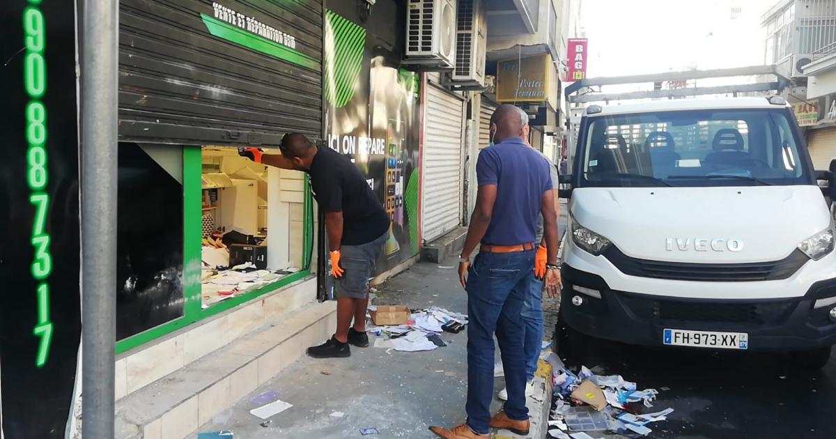     Commerces pillés et tirs à balles réelles : retour sur une nuit de violences à Pointe-à-Pitre 

