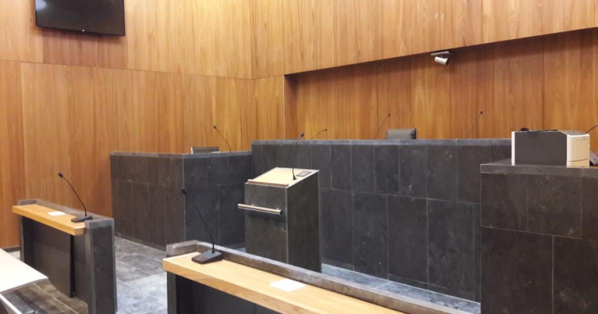     Mort de 6 touristes dans un incendie à Saint-François : 18 mois et un an de sursis pour le couple de propriétaires

