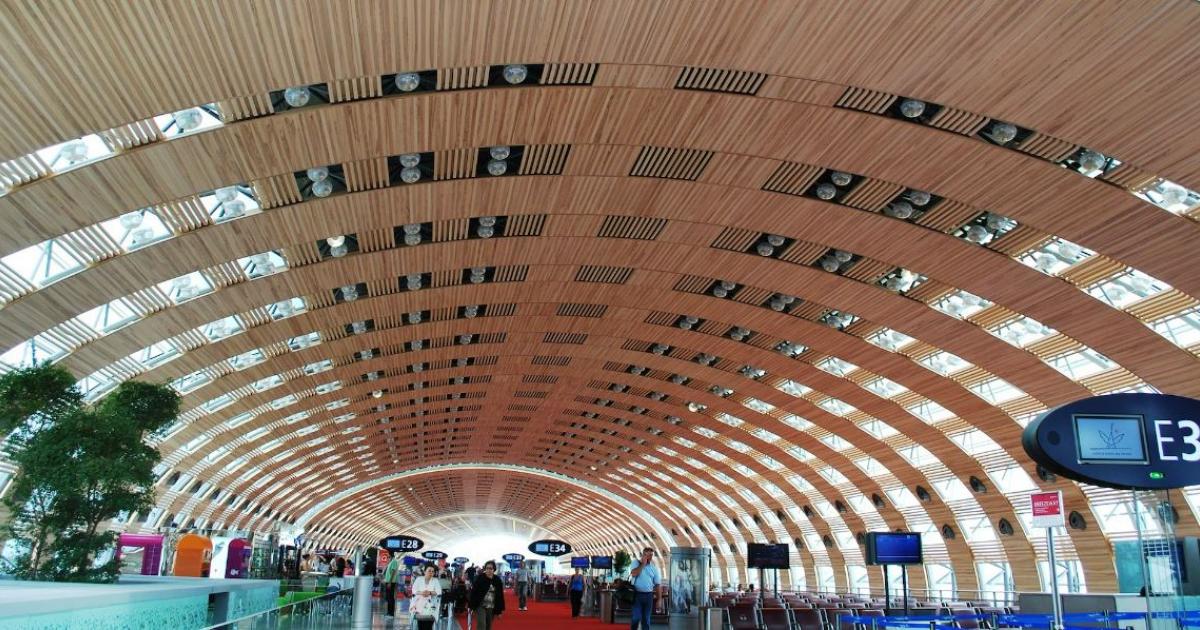     À l'aéroport de Roissy, les autorités dépassées par les arrivées de cocaïne

