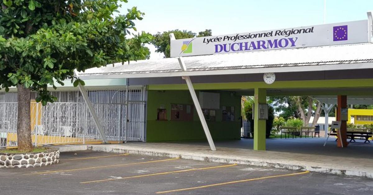     Scène de panique au lycée Ducharmoy à Saint-Claude 

