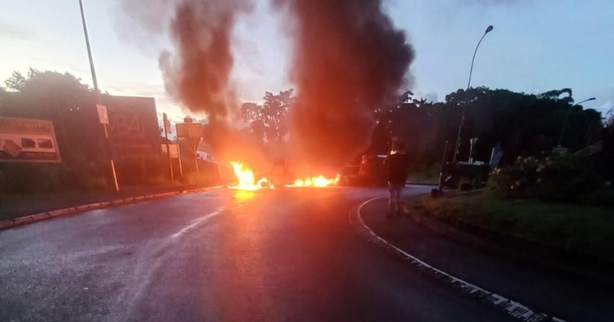     Barrage à Sainte-Rose : le maire dénonce une prise d’otage des habitants

