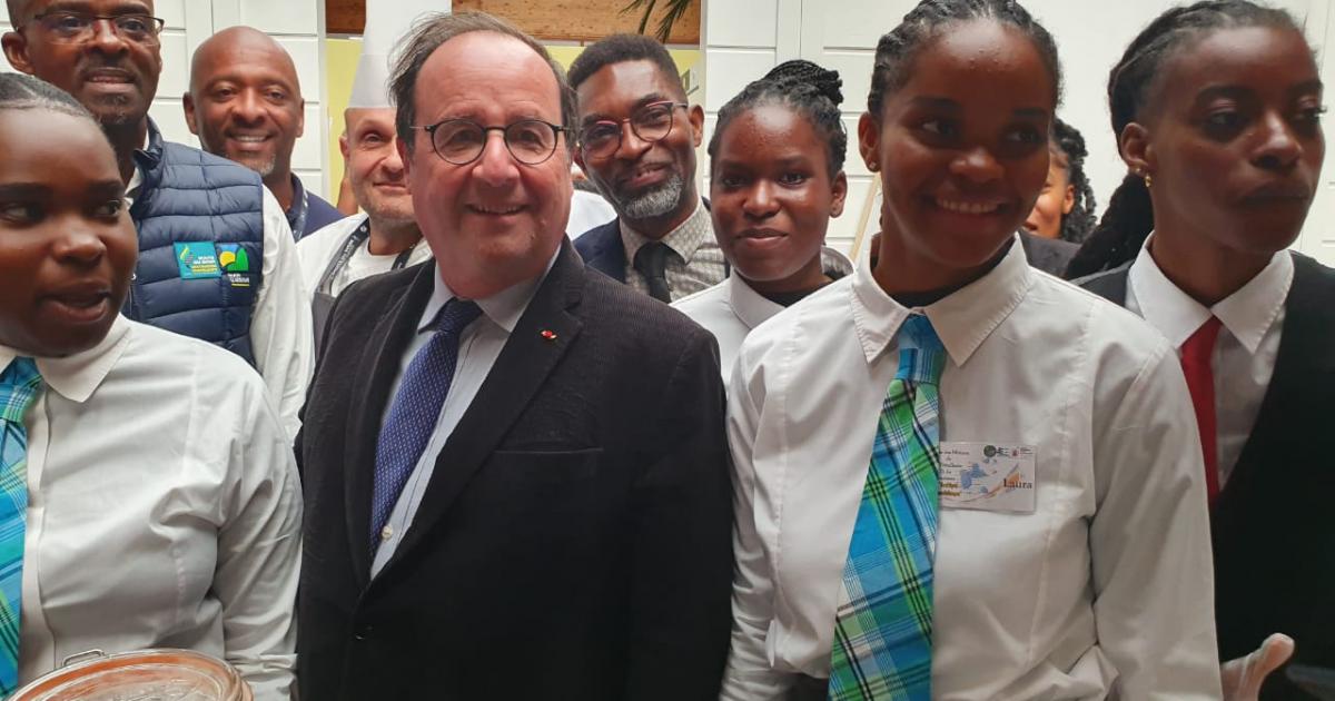     [PHOTOS & VIDEO] François Hollande en visite au village de la Route du Rhum Destination Guadeloupe

