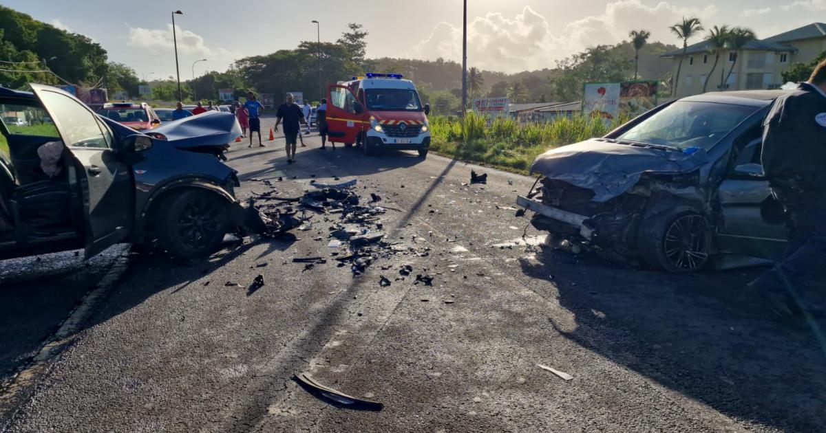     Un blessé grave après un choc frontal aux Abymes

