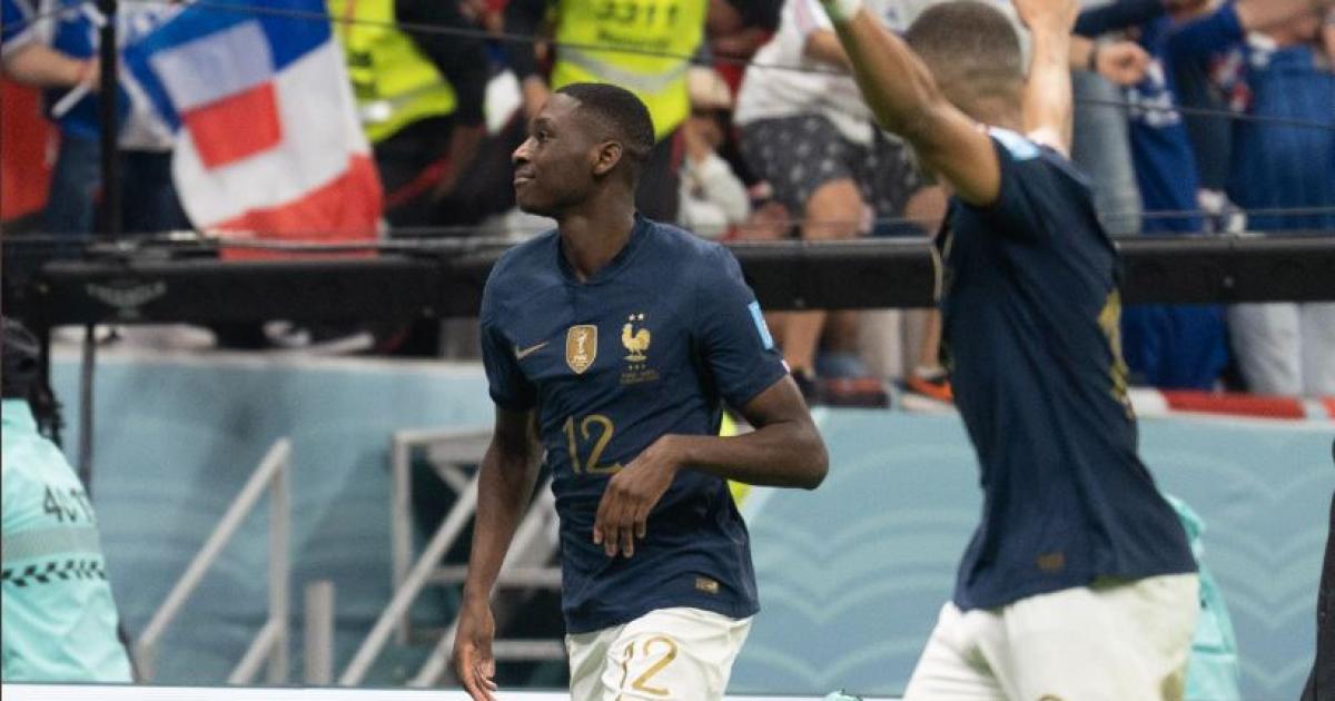     L'équipe de France en finale de la Coupe du Monde après avoir battu le Maroc (2-0)

