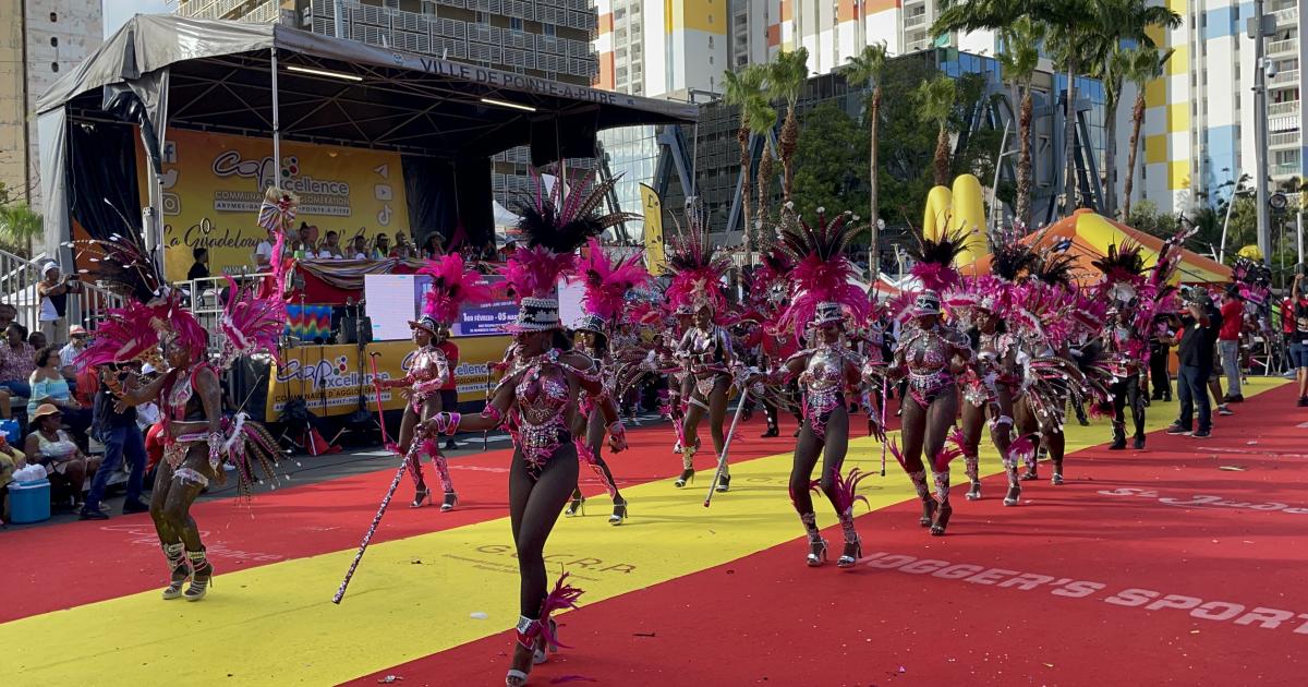     [En images] Dimanche gras aux mille couleurs à Pointe-à-Pitre

