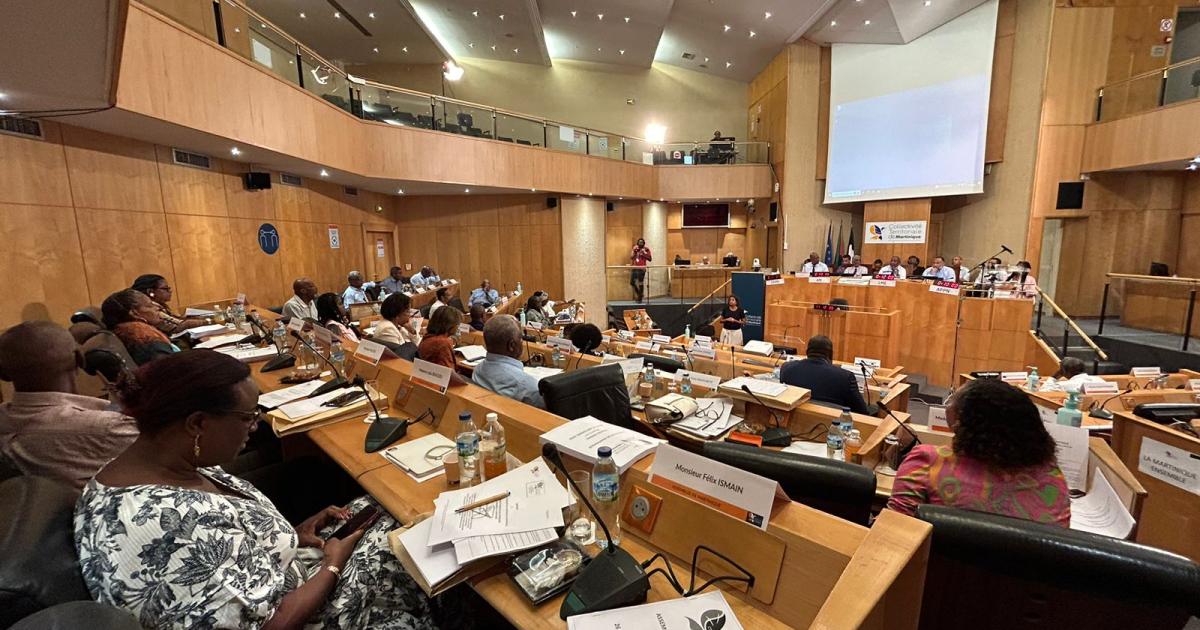     Serge Letchimy maintient la délibération faisant du créole une langue officielle en Martinique

