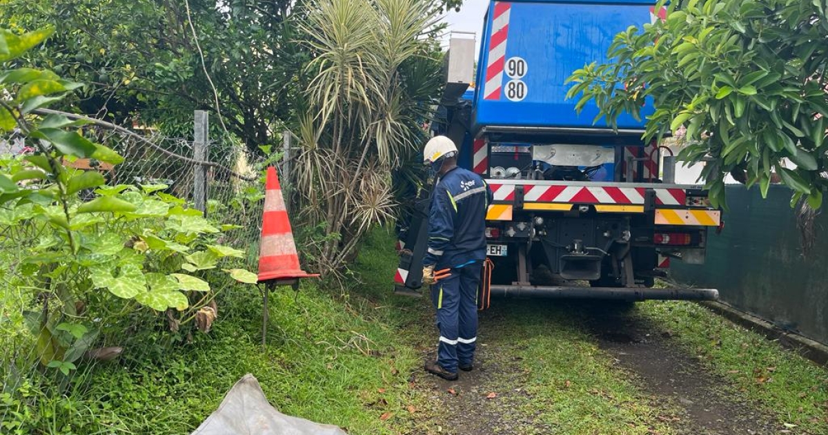     Après les intempéries, des coupures d’électricité dans plusieurs communes en Martinique

