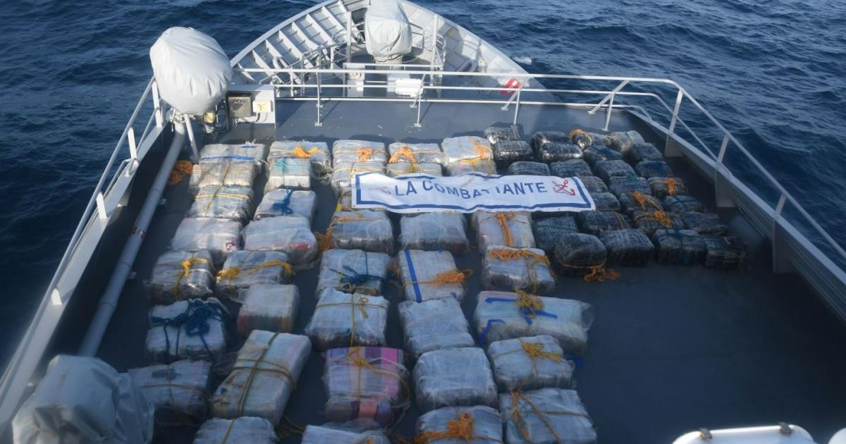     Saisie de 1,7 tonne de cannabis au large de la Martinique

